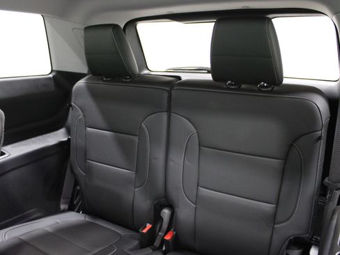 Used 2023 GMC Acadia SLT w/ Elevation Edition image 25