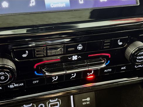 Used 2022 Jeep Grand Cherokee L Laredo image 4