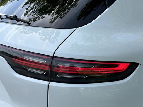 Used 2019 Porsche Cayenne w/ Premium Plus Package AWD/4WD image 24