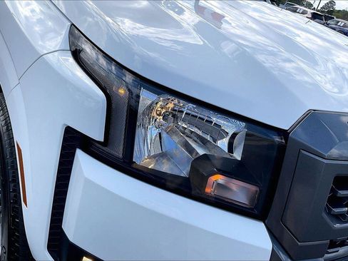 Certified 2025 Nissan Frontier SV w/ SV Convenience Package RWD image 31