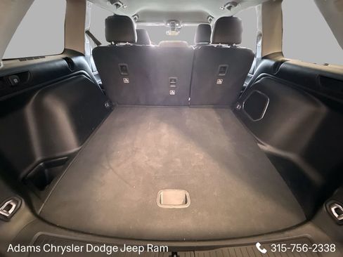 Used 2023 Jeep Grand Cherokee Limited w/ Black Appearance Package AWD/4WD image 10