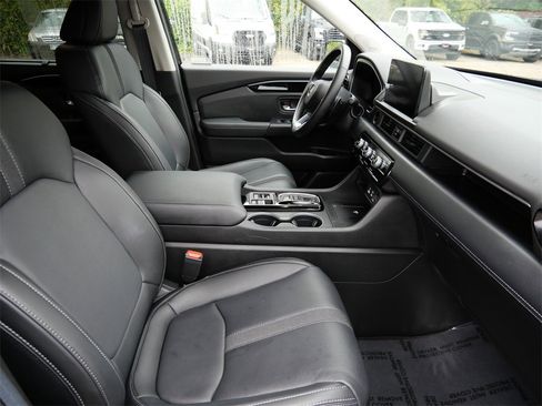 Used 2024 Honda Pilot Touring image 8