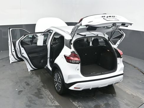 Used 2021 Nissan Kicks SV image 39