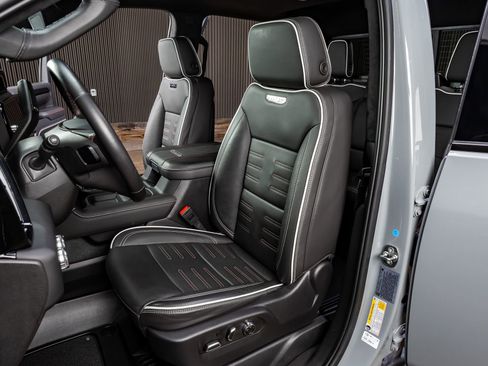 Used 2025 GMC Sierra 2500 AT4X image 29