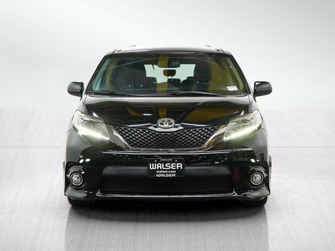 Used 2017 Toyota Sienna SE FWD image 8