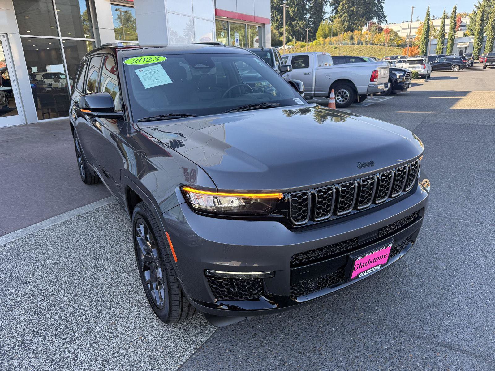 Used 2023 Jeep Grand Cherokee L Summit AWD/4WD image 7