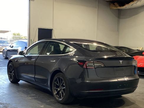 Used 2018 Tesla Model 3 Mid Range image 2