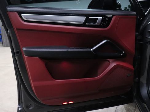 Used 2021 Porsche Cayenne GTS image 9