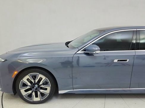 Used 2023 BMW i7 xDrive60 image 4
