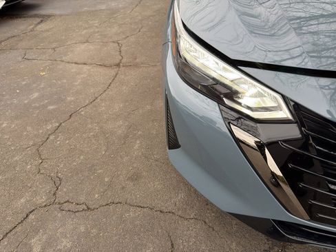 Used 2024 Nissan Sentra SR w/ SR Premium Package image 10