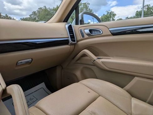 Used 2014 Porsche Cayenne AWD/4WD image 17