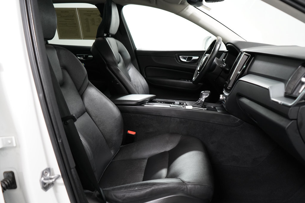 Used 2019 Volvo XC60 T6 Momentum AWD/4WD image 23