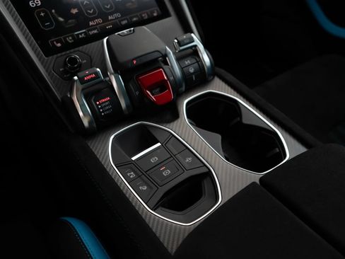 Used 2024 Lamborghini Urus Performante AWD/4WD image 23