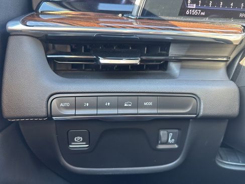 Used 2023 Cadillac Escalade ESV Premium Luxury image 21