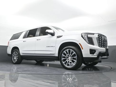 Used 2026 GMC Yukon XL Denali w/ Denali Reserve Package AWD/4WD image 75
