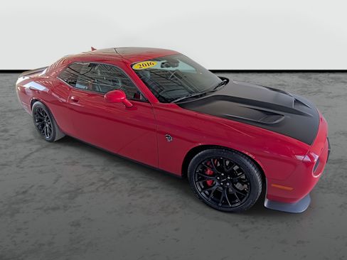 Used 2016 Dodge Challenger SRT Hellcat image 4