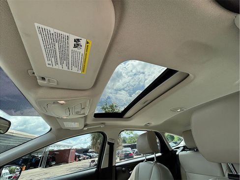 Used 2018 Ford Focus Titanium FWD image 31