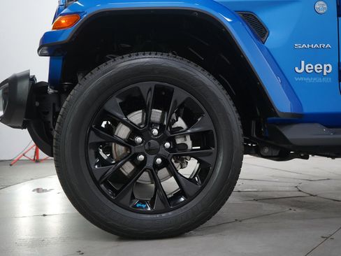 Used 2022 Jeep Wrangler Unlimited Sahara w/ Cold Weather Group image 28