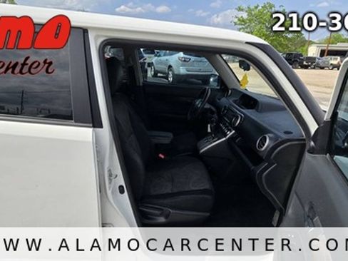 Used 2014 Scion xB FWD image 14
