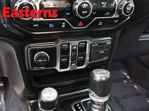Used 2023 Jeep Wrangler Unlimited Sahara AWD/4WD image 21