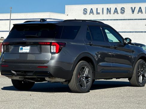 New 2026 Ford Explorer ST-Line w/ ST-Line Street Pack AWD/4WD image 4