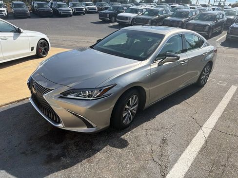 Used 2019 Lexus ES 350 w/ Premium Package FWD image 2