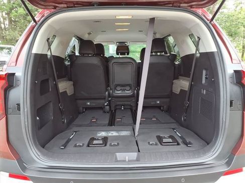 Used 2025 Kia Carnival FWD image 10
