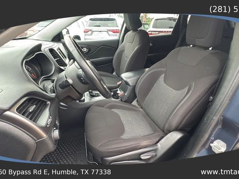 Used 2020 Jeep Cherokee Latitude w/ Cold Weather Group AWD/4WD image 13