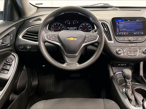 Used 2022 Chevrolet Malibu LT image 4