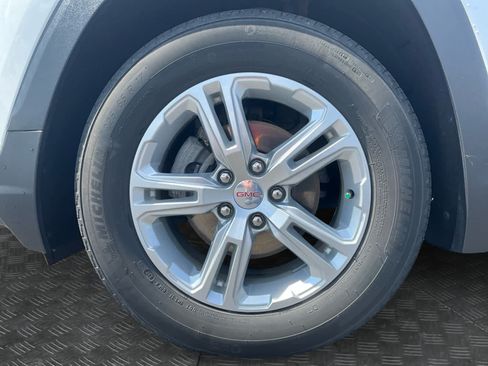 Used 2024 GMC Terrain SLE FWD image 9