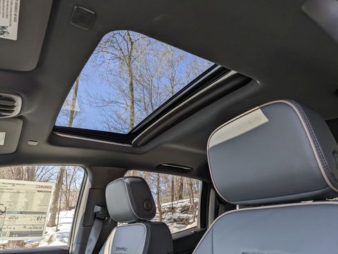 New 2026 GMC Canyon Denali image 14