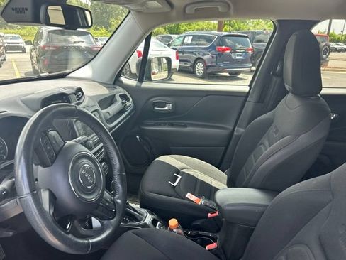 Used 2016 Jeep Renegade Latitude AWD/4WD image 10