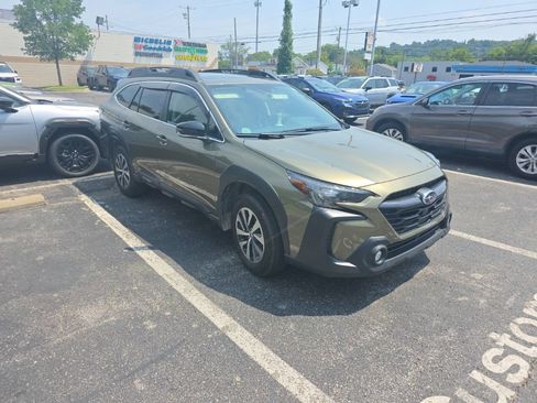 Used 2025 Subaru Outback Premium AWD/4WD image 2