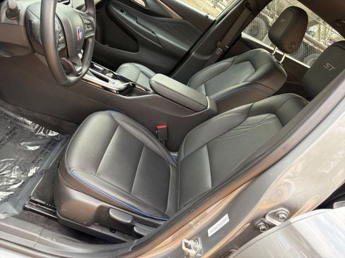 Used 2025 Buick Envista Sport Touring image 42