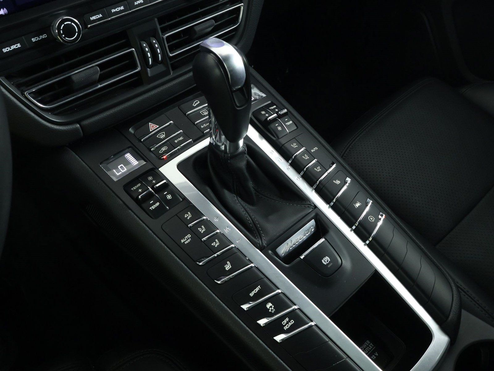 Certified 2021 Porsche Macan AWD/4WD image 18