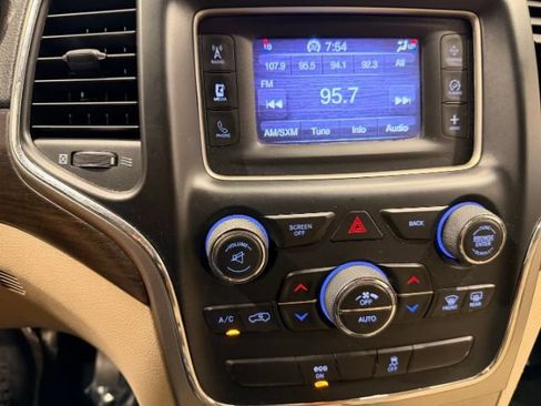 Used 2014 Jeep Grand Cherokee Laredo w/ Quick Order Package 23E AWD/4WD image 17
