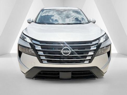 Used 2024 Nissan Rogue SV FWD image 2