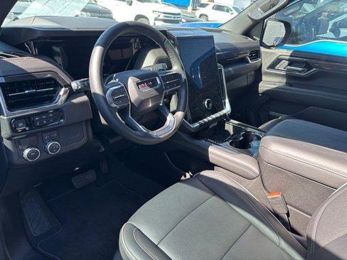 Used 2025 GMC Yukon Elevation image 7