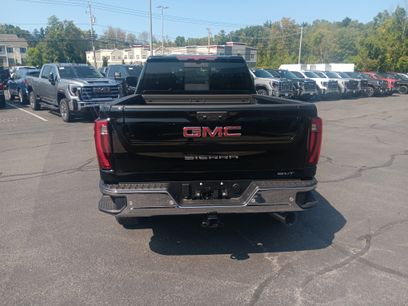 New 2025 GMC Sierra 2500 SLT w/ SLT Premium Package
