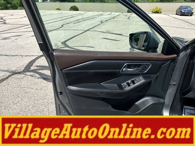Used 2021 Nissan Rogue SL w/ Premium Package AWD/4WD image 12
