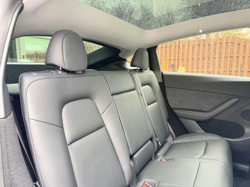 Used 2023 Tesla Model Y AWD image 22