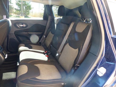 Used 2016 Jeep Cherokee Sport image 24