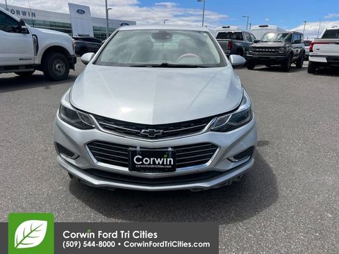 Used 2018 Chevrolet Cruze Premier w/ Enhanced Convenience Package FWD image 5
