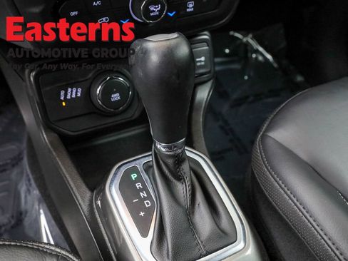 Used 2021 Jeep Renegade Limited image 13