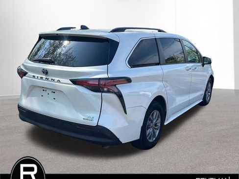 Used 2021 Toyota Sienna XLE FWD image 5