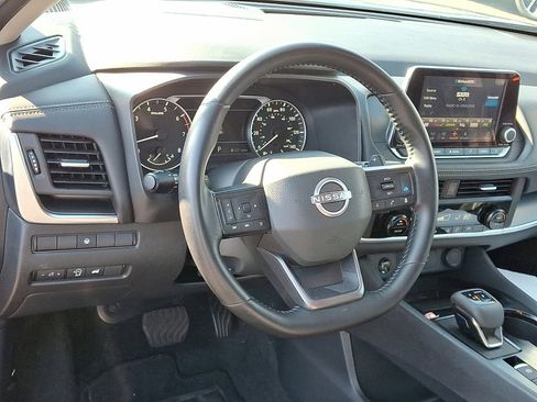 Used 2025 Nissan Rogue SV image 25