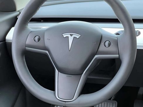 Used 2020 Tesla Model 3 Standard Range Plus RWD image 15