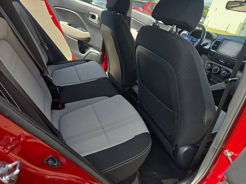Used 2024 Hyundai Venue SEL image 17