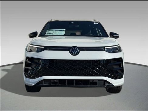 New 2026 Volkswagen Tiguan SE R-Line image 2