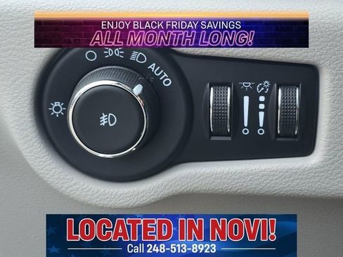 Used 2022 Chrysler Pacifica Touring-L image 17